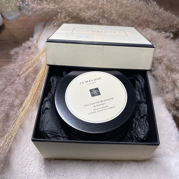 Jo Malone 
Nectarine Blossom & Honey Body Crème - Picture 2 of 2